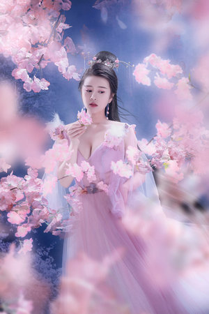 亲嘴扔衣服的视频